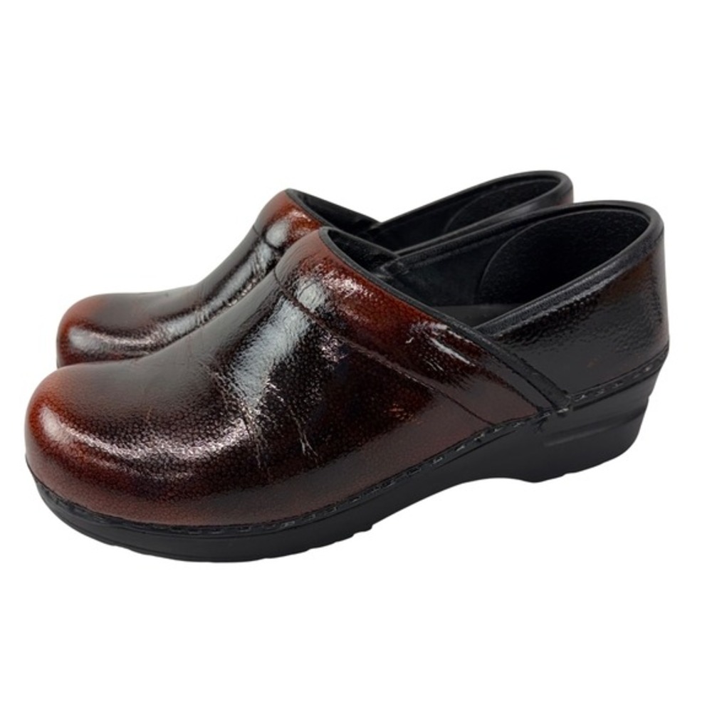 Sanita Danish Professional Clogs 39 US 8 Brown Patent‎ Leather Embossed